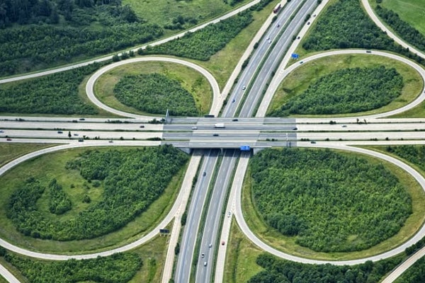 Roadway system with vegetation