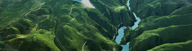 A wide, photorealistic view of the Caiziba project, illustrating the innovative layout of the pumped-storage power station designed to balance clean energy production with ecological protection.