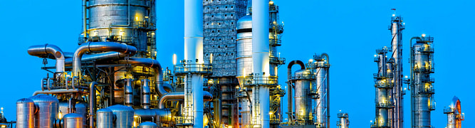 A complex petrochemical plant showcasing the intricate piping and pressure vessels that engineers design with AutoPIPE Vessel to ensure safety, reliability, and code compliance.