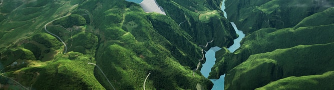 A wide, photorealistic view of the Caiziba project, illustrating the innovative layout of the pumped-storage power station designed to balance clean energy production with ecological protection.
