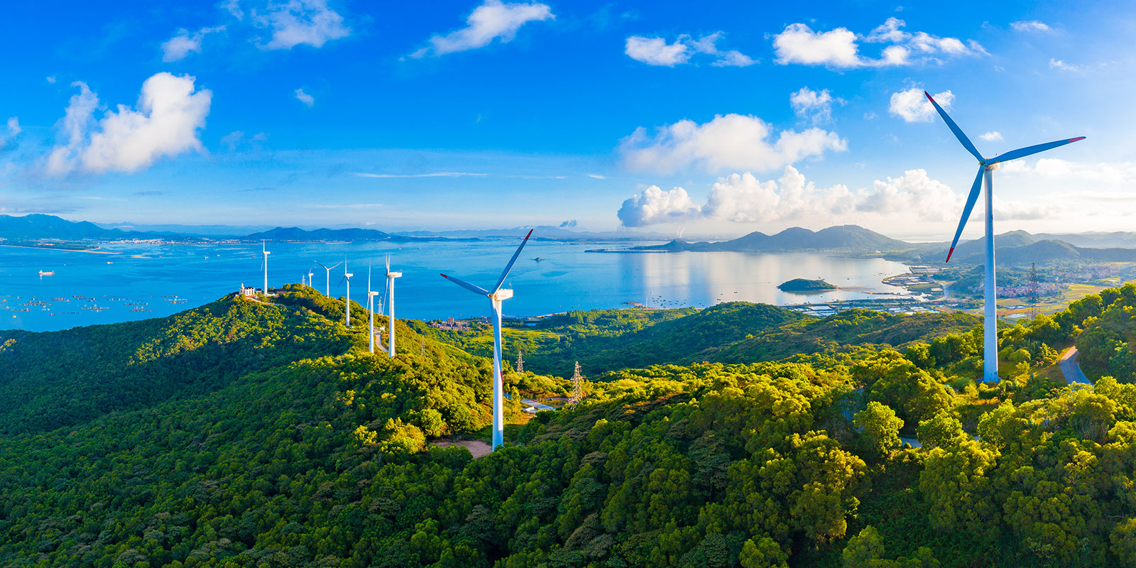 Grande moinho de vento na ilha de Hailing, cidade de Yangjiang, província de Guangdong, China