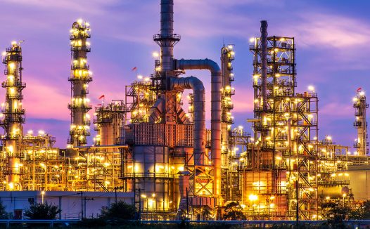 An oil refinery at dusk, illuminated by the Plant Design WorkSuite software.