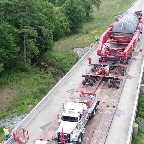 camion sovradimensionato in autostrada