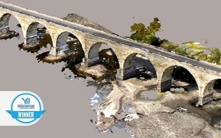 cyfrowy rendering remontu kamiennego mostu łukowego