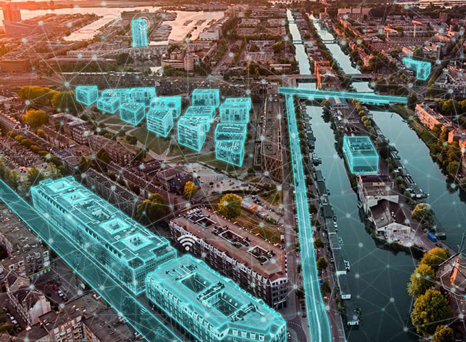Paisaje con vista a la ciudad y superposición de planos digitales generados por computadora